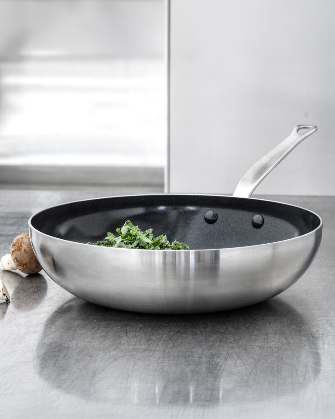 Wok med keramisk belægning  - 28 cm