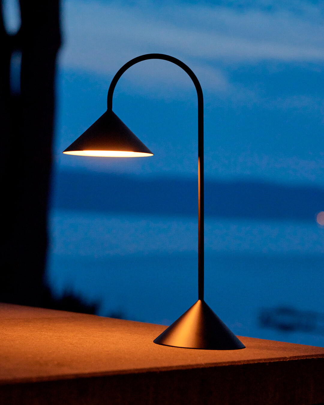 Prisvinnende bordlampe i moderne design