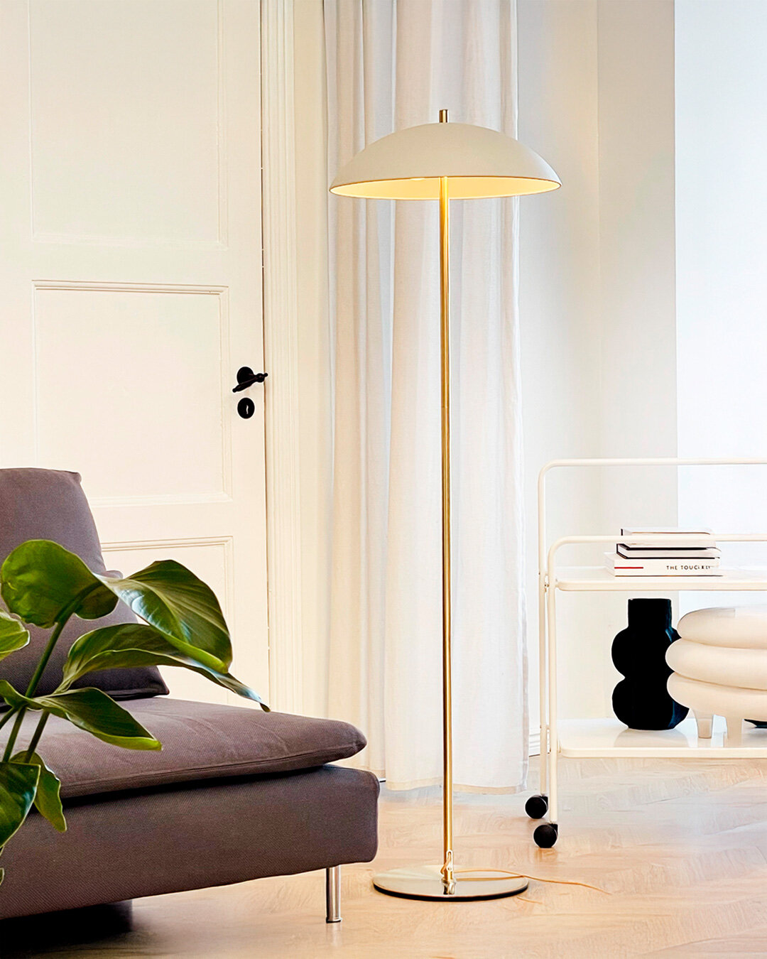 Stilren Globus gulvlampe