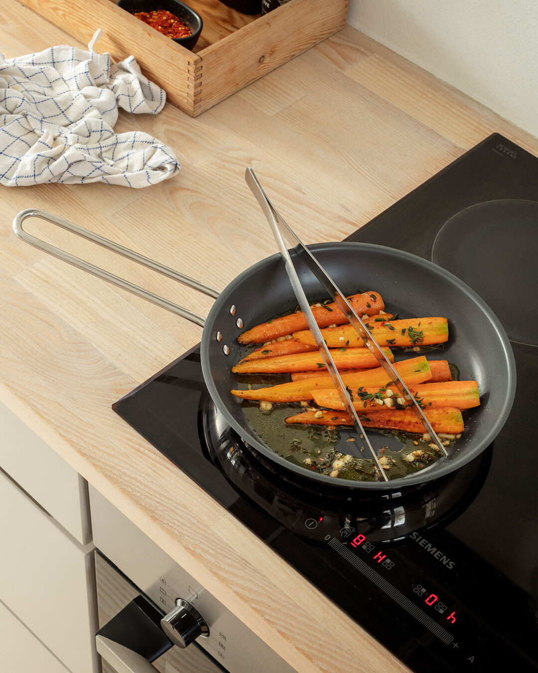 Slitesterk stekepanne med titan - 28 cm