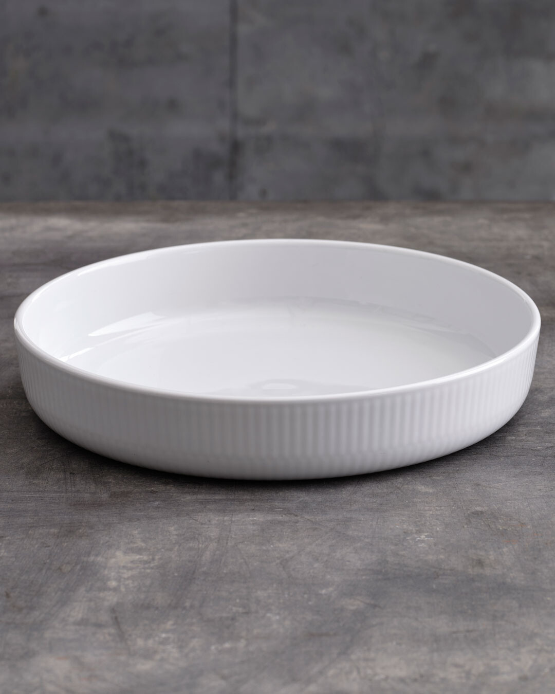 Ovnfast fad i klassisk riflet porcelæn - 27 cm
