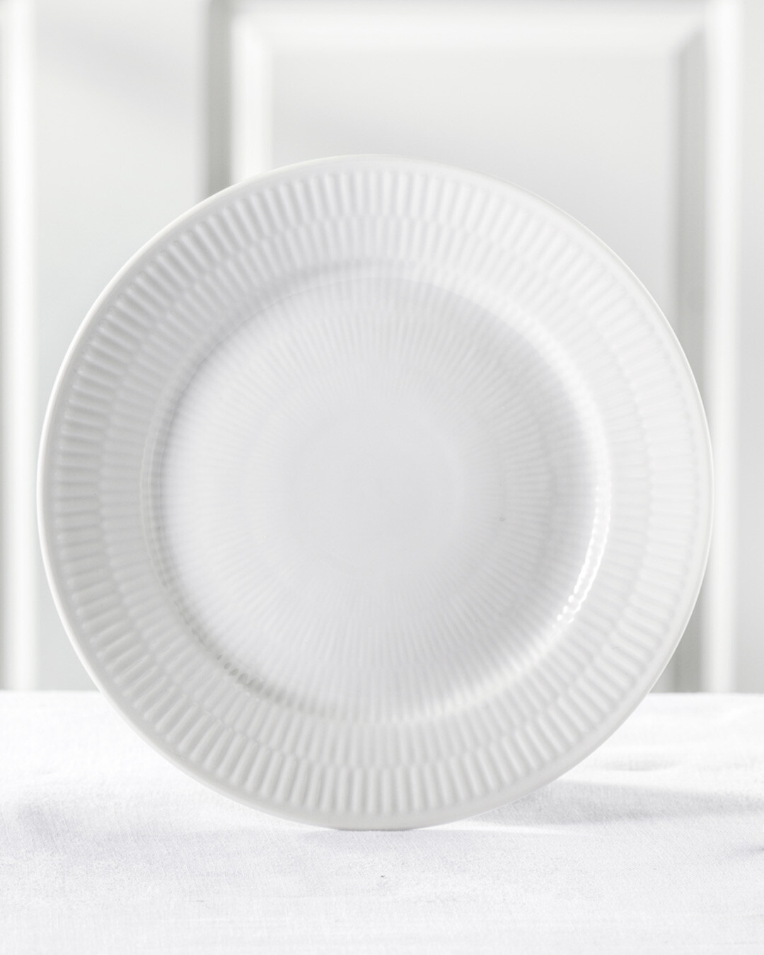 Elegant Hvit Riflet tallerken - 27 cm